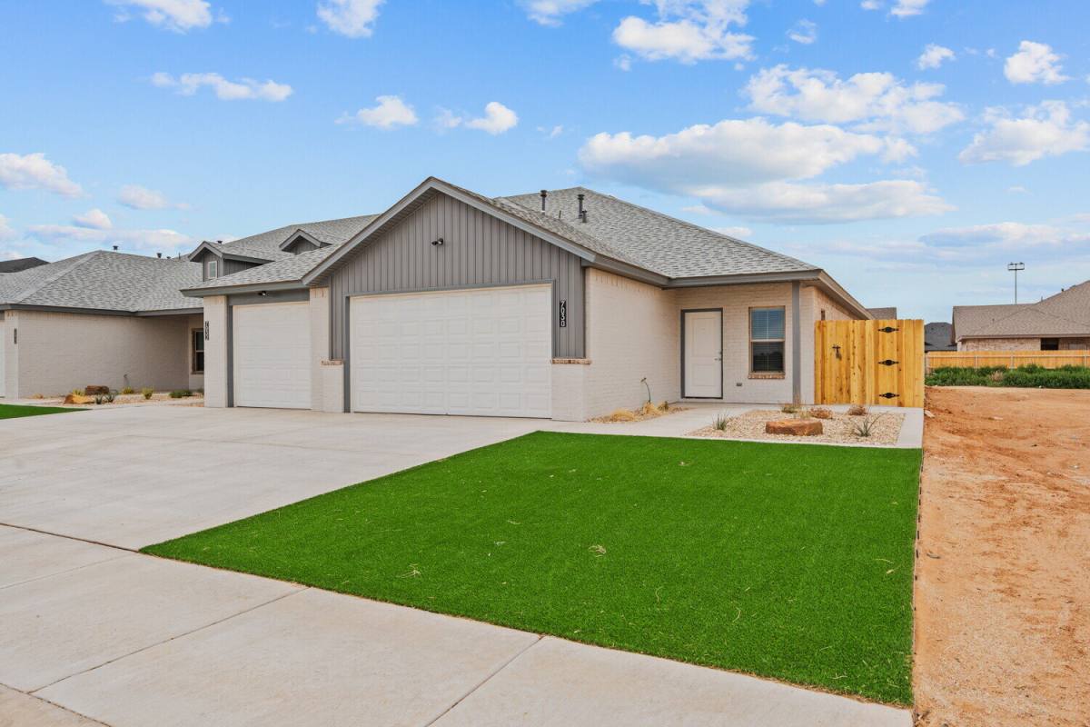 Townhouse for rent at 7038 41st St, Lubbock, TX 79407