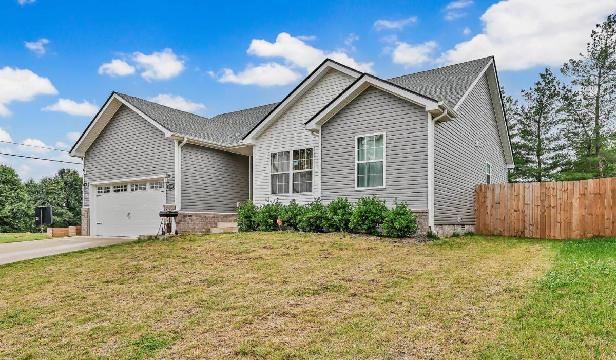 House for rent at 1109 Poppy Seed Dr, Oak Grove, KY 42262