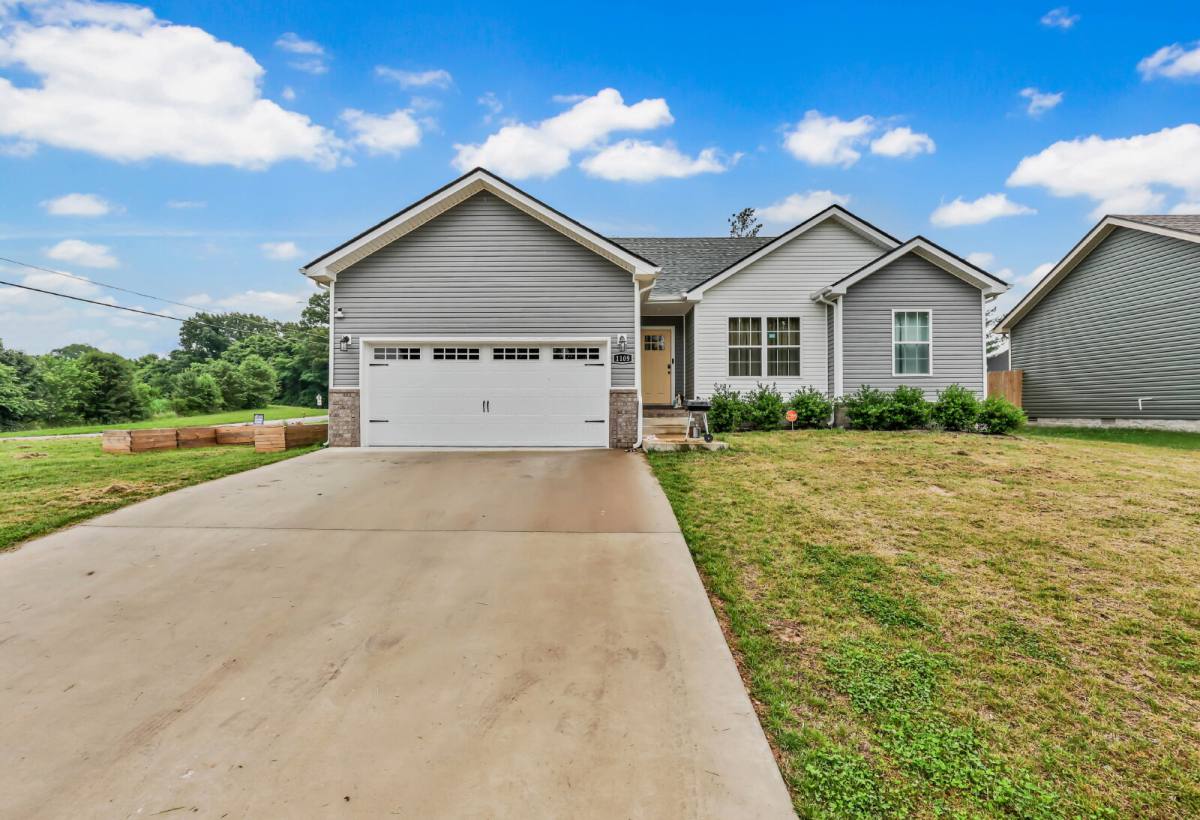 House for rent at 1109 Poppy Seed Dr, Oak Grove, KY 42262