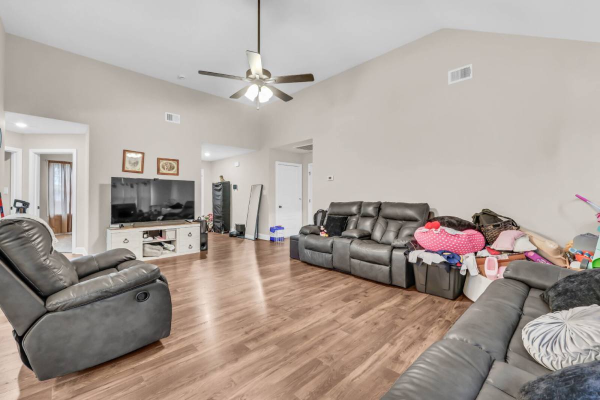 House for rent at 1109 Poppy Seed Dr, Oak Grove, KY 42262