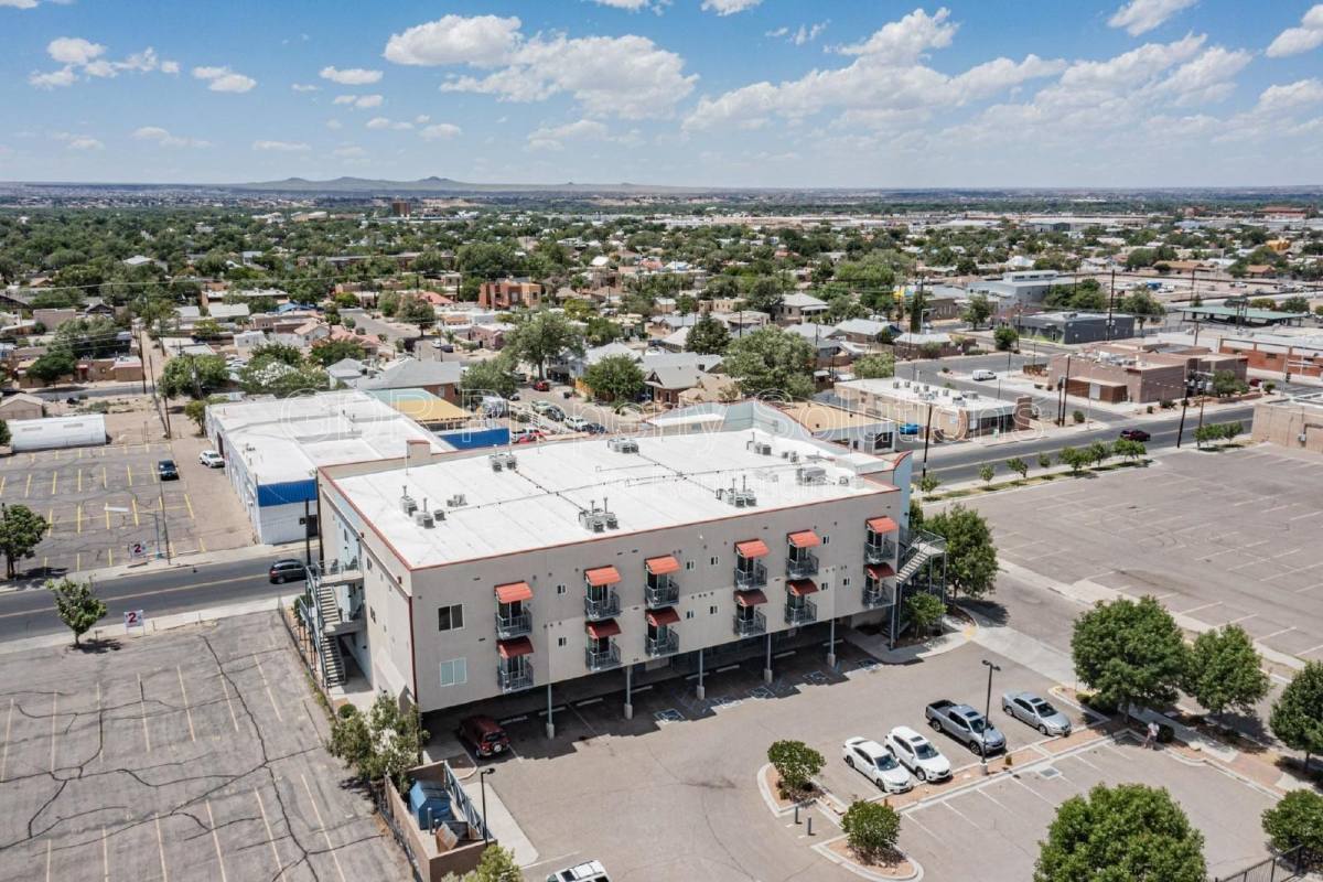 Apartment for rent at 950 4th St NW, Albuquerque, NM 87102
