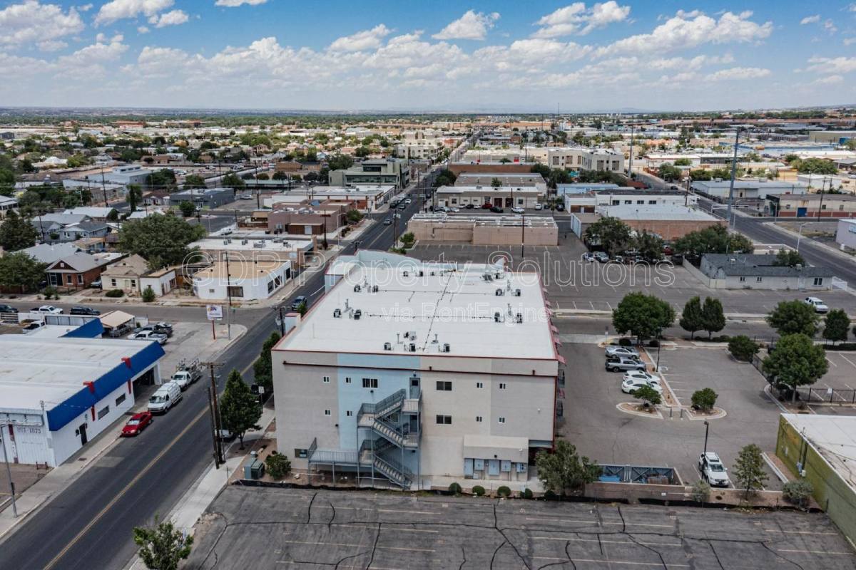 Apartment for rent at 950 4th St NW, Albuquerque, NM 87102