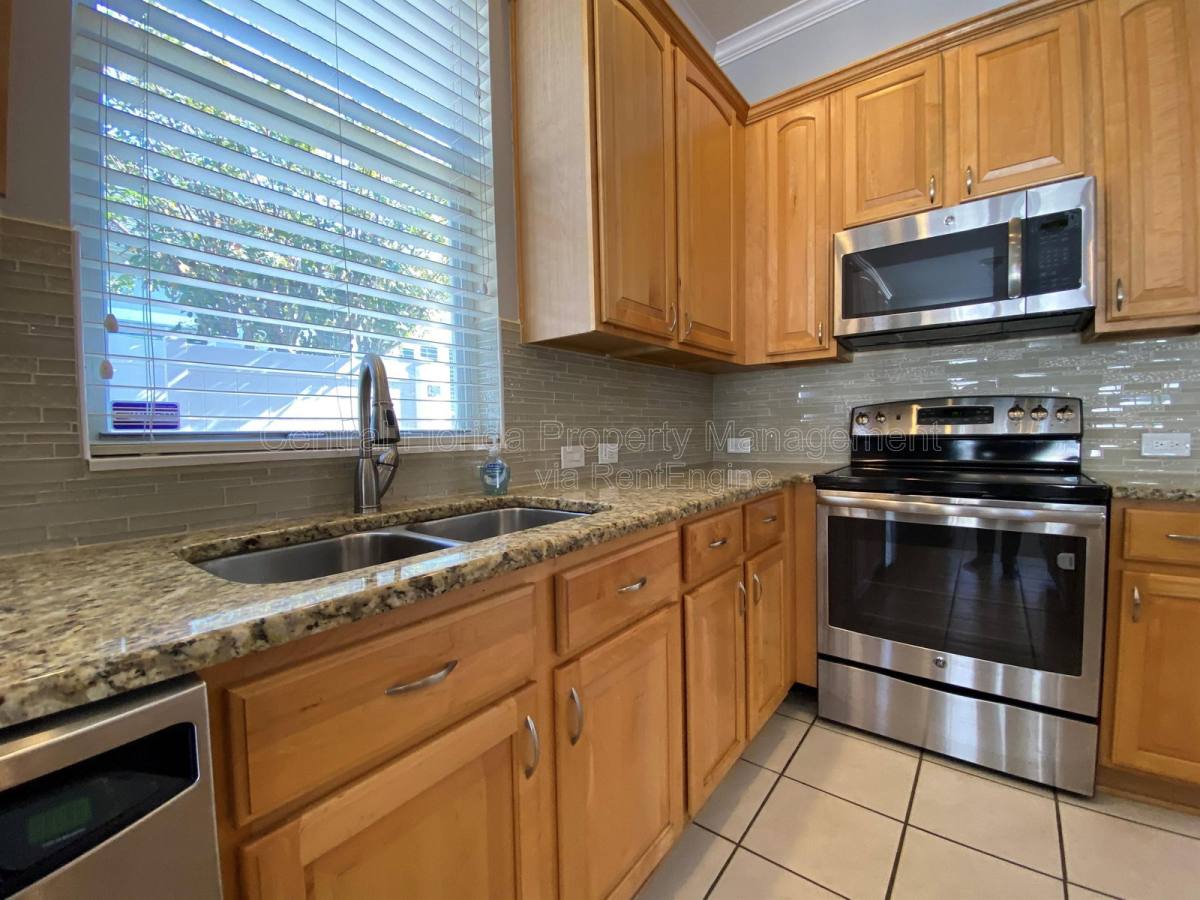 House for rent at 10885 Piping Rock Circle, Orlando, FL 32817