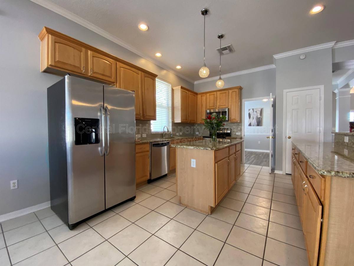 House for rent at 10885 Piping Rock Circle, Orlando, FL 32817