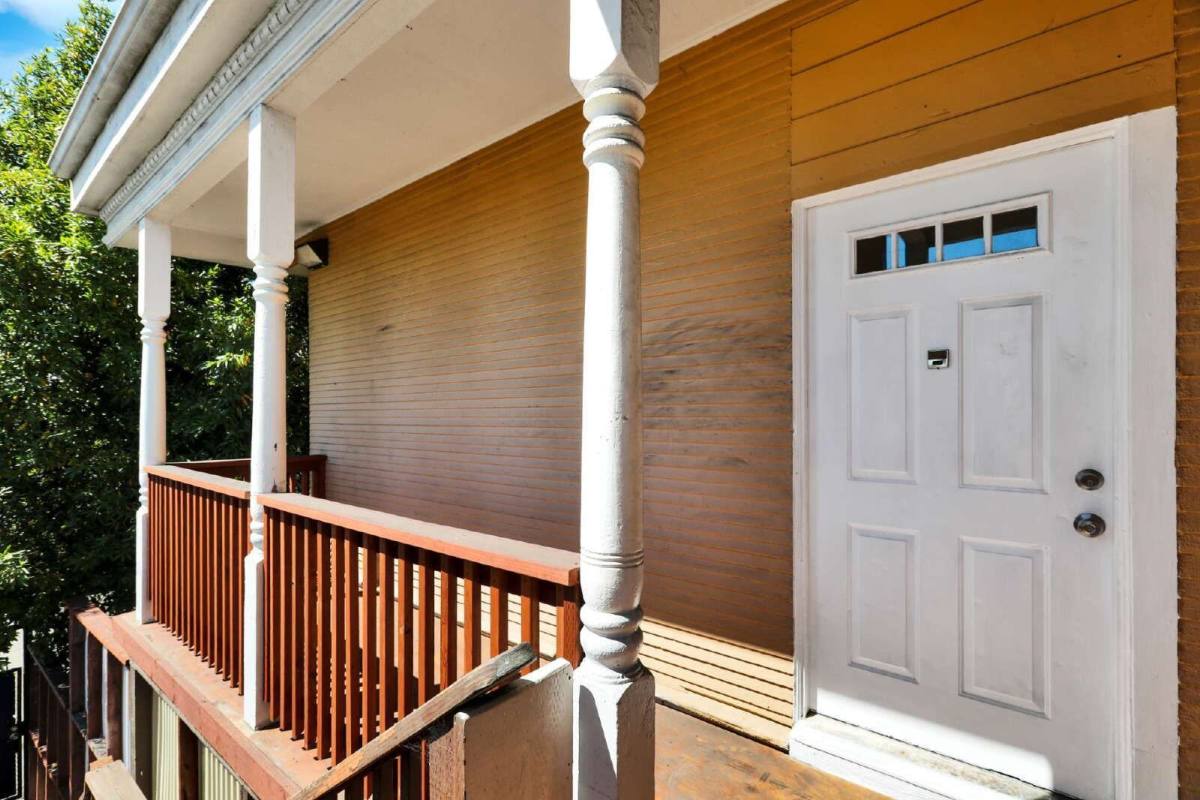 Apartment for rent at 840 36th Ave, Oakland, CA 94601