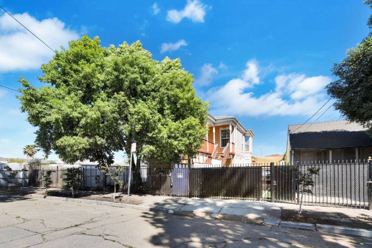 Apartment for rent at 840 36th Ave, Oakland, CA 94601