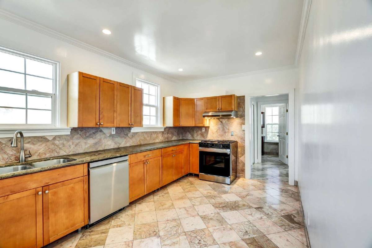 Apartment for rent at 840 36th Ave, Oakland, CA 94601