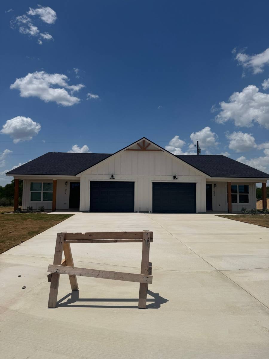 Apartment for rent at 2103 Vista Rosa #A, Three Rivers, TX 78071