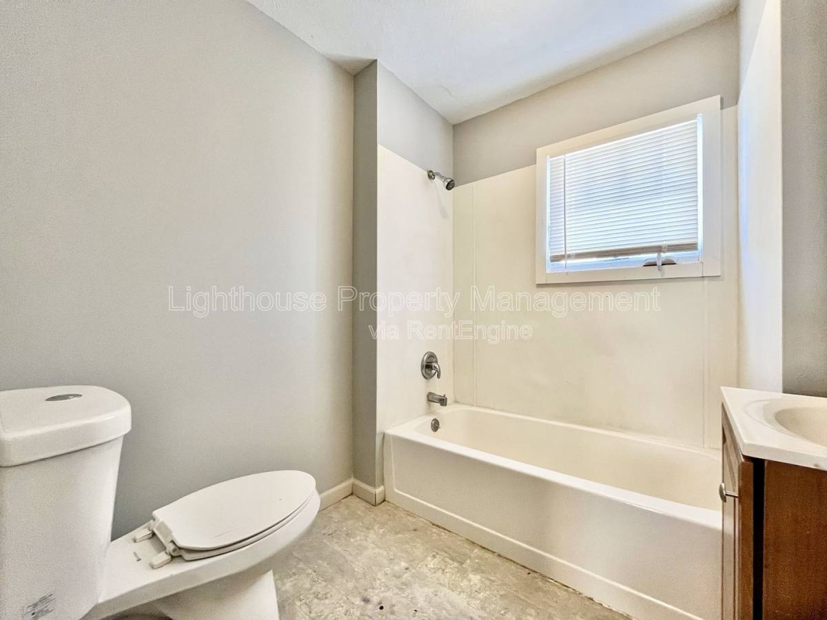 Apartment for rent at 81 Delaware Ave #2, Muskegon, MI 49442