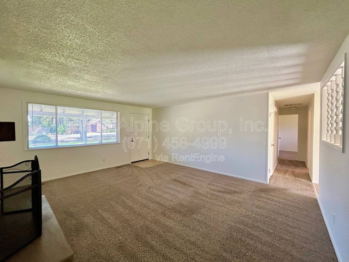 House for rent at 5595 SW Menlo Dr, Beaverton, OR 97005