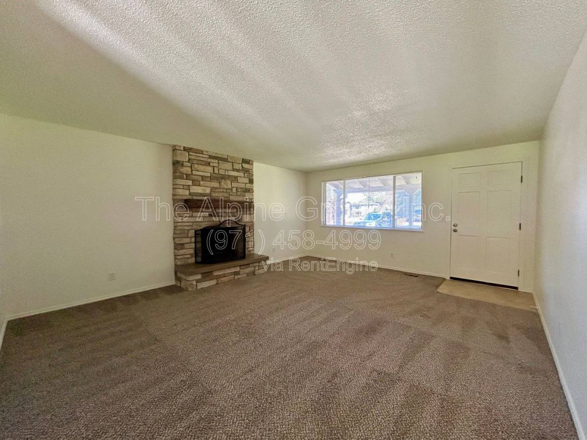 House for rent at 5595 SW Menlo Dr, Beaverton, OR 97005