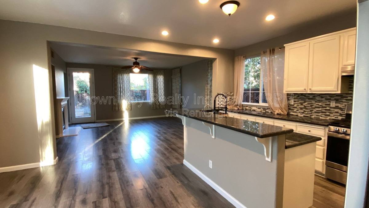 House for rent at 352 Goodall St, Tracy, CA 95391