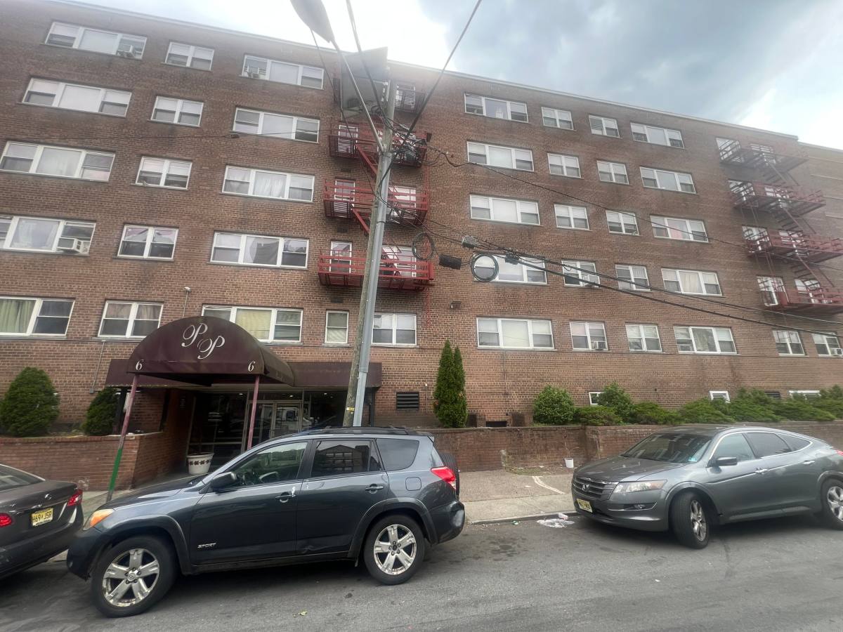 Apartment for rent at 6 Pomona Ave #DD, Newark, NJ 07112