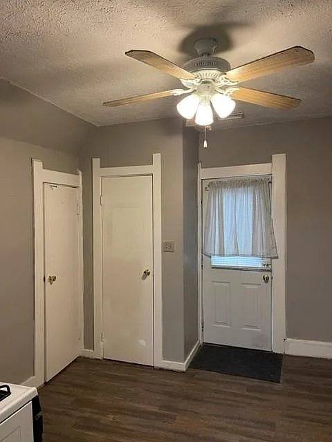 Apartment for rent at 407 Walnut St #B, Greenfield, IN 46140