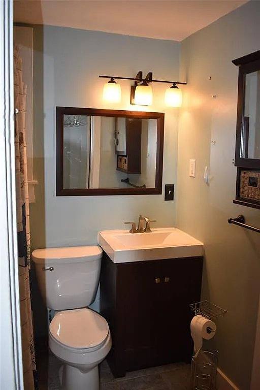 Apartment for rent at 407 Walnut St #B, Greenfield, IN 46140