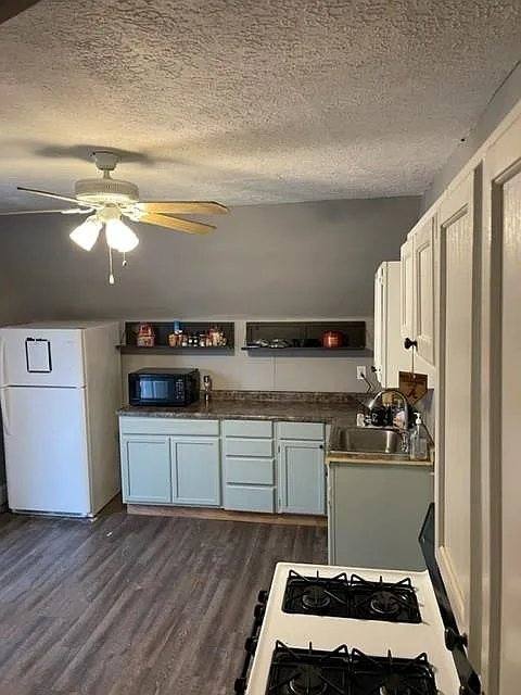 Apartment for rent at 407 Walnut St #B, Greenfield, IN 46140