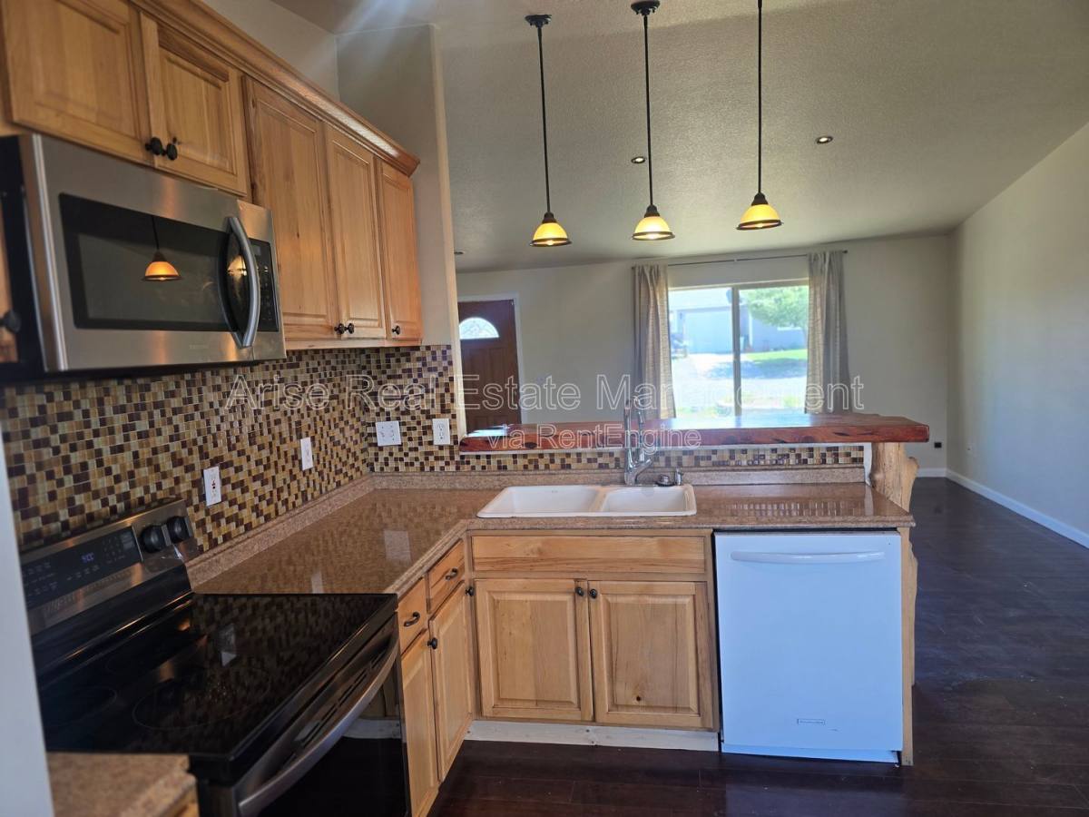 House for rent at 803 Scenic Loop, Culver, OR 97734