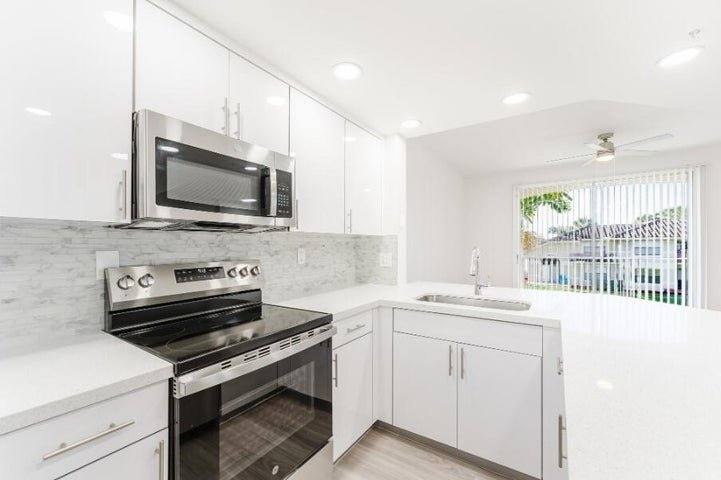 Apartment for rent at 20889 Saint Andrews Blvd, Boca Raton, FL 33433