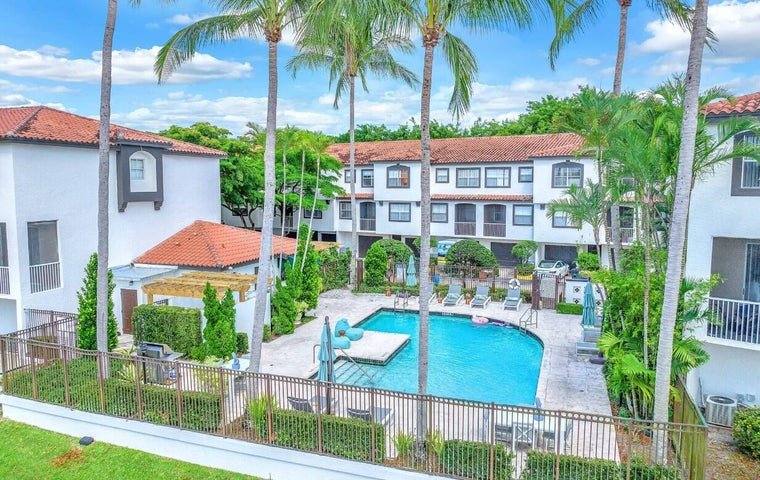 Apartment for rent at 20889 Saint Andrews Blvd, Boca Raton, FL 33433