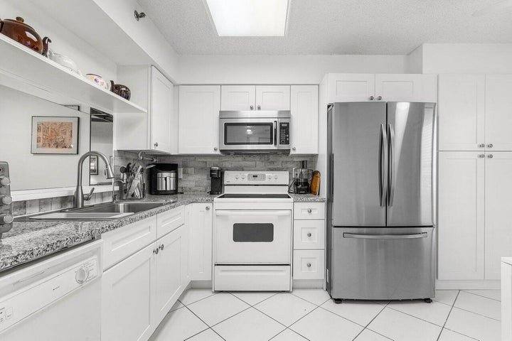 Apartment for rent at 7310 Ashford Place, Delray Beach, FL 33446