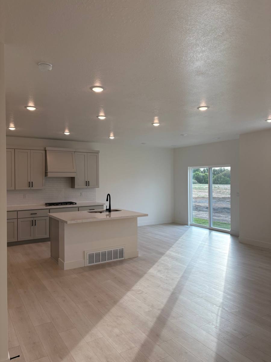 Townhouse for rent at 2770 W Aurora Ave, Mapleton, UT 84664