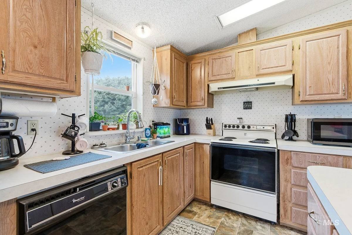 House for rent at 28650 Old Highway 30, Caldwell, ID 83607