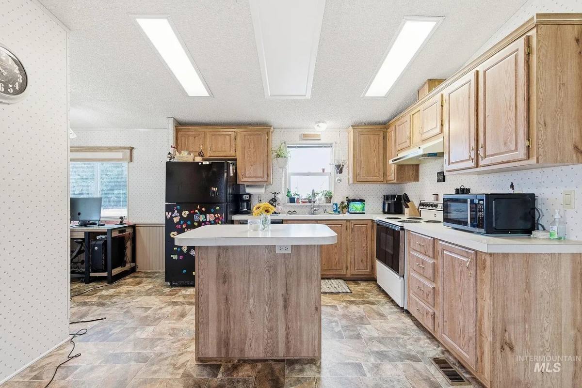 House for rent at 28650 Old Highway 30, Caldwell, ID 83607