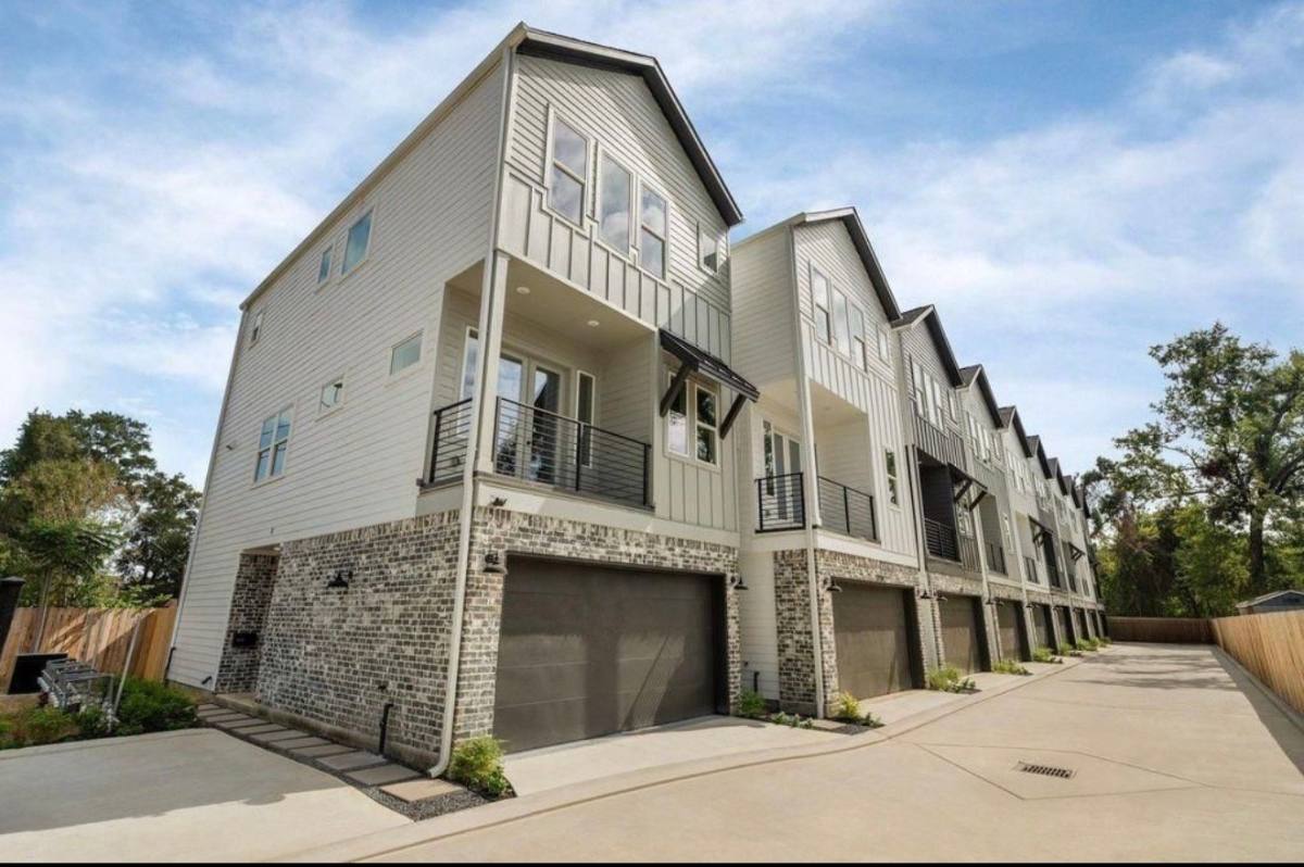 Townhouse for rent at 717 Janisch Rd #B, Houston, TX 77018