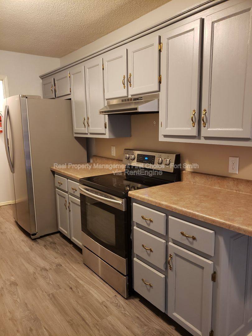 House for rent at 1312 N 25th St, Van Buren, AR 72956