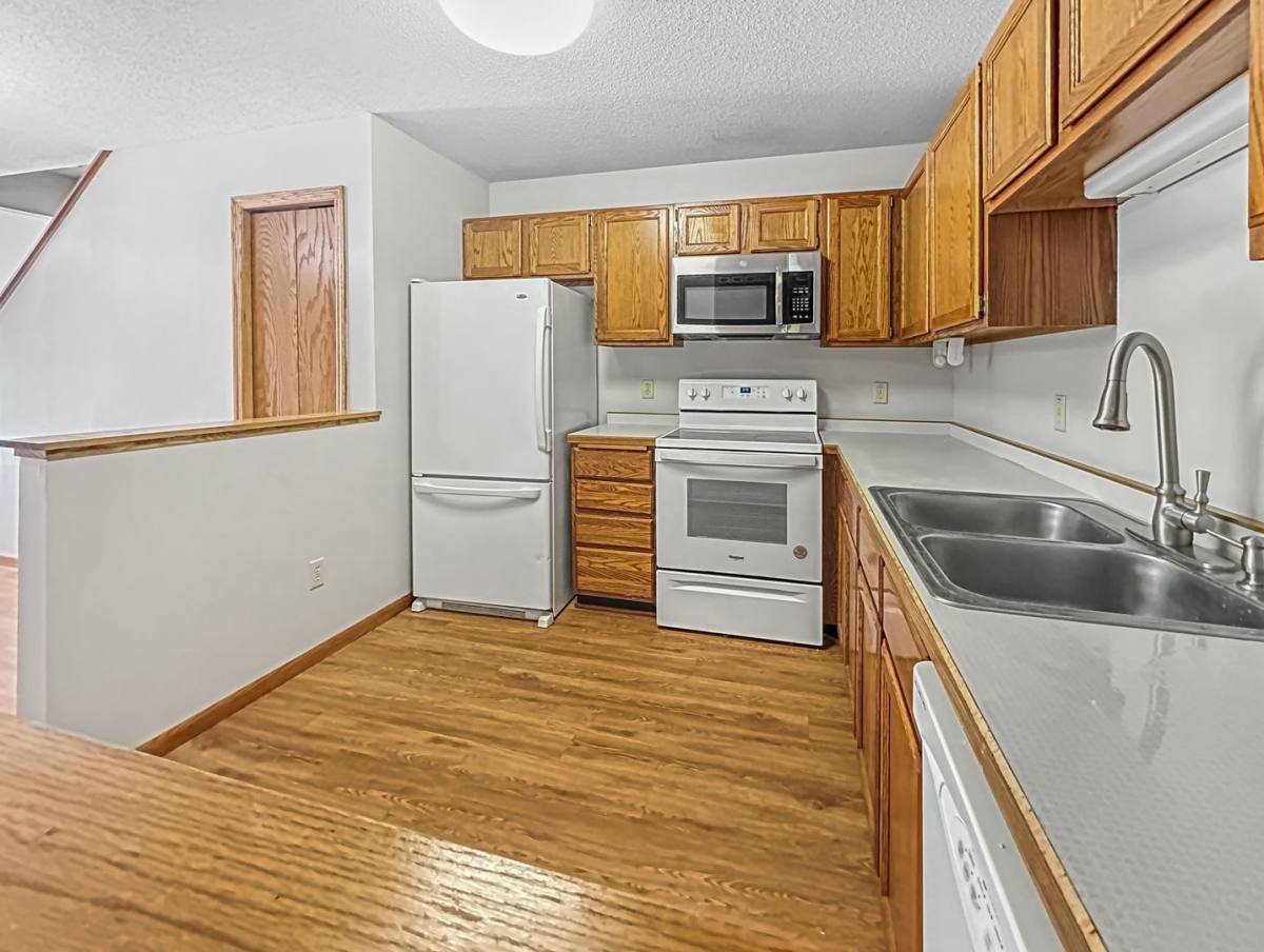 Townhouse for rent at 5308 Highpointe Dr, Minneapolis, MN 55437