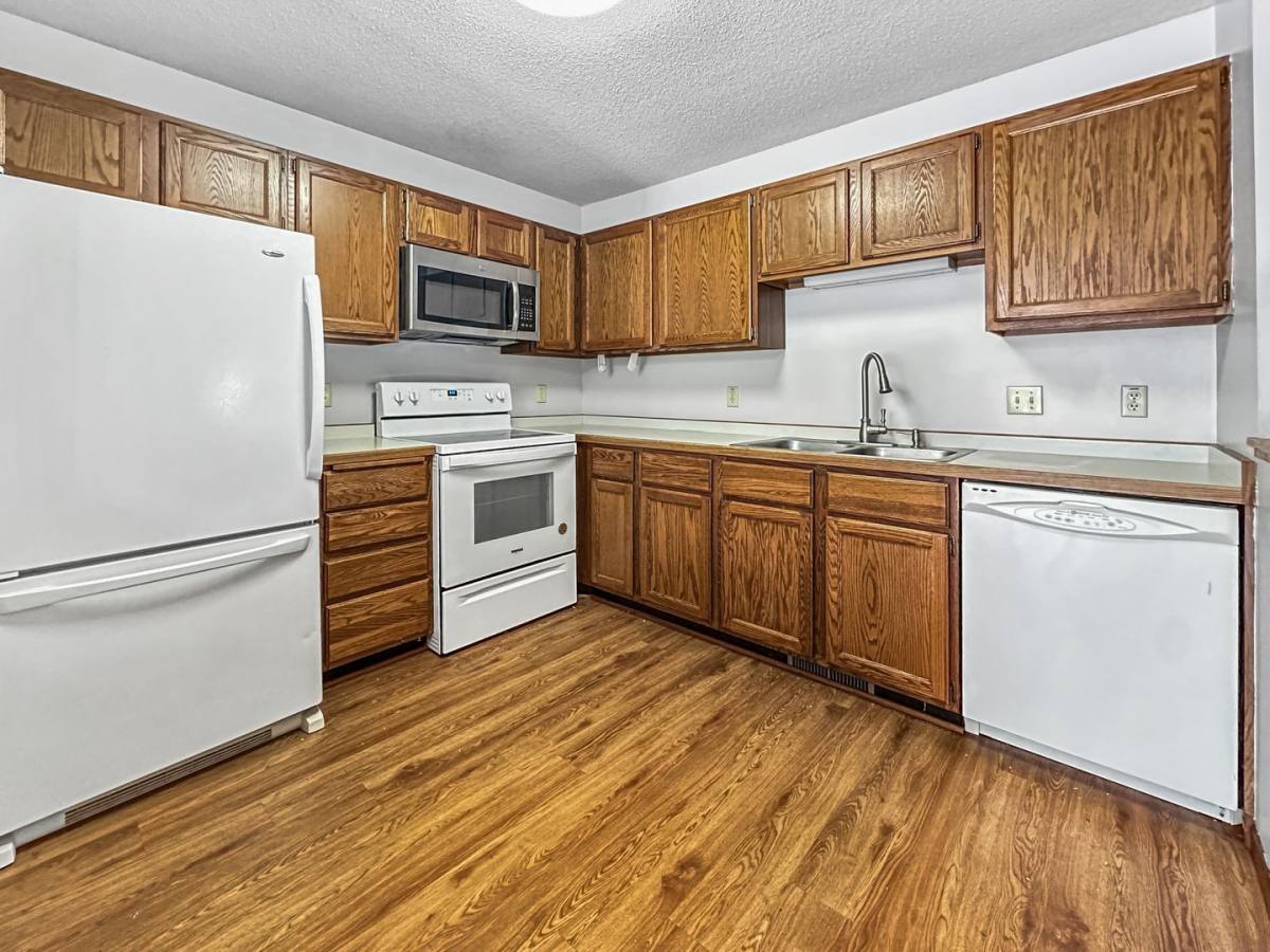 Townhouse for rent at 5308 Highpointe Dr, Minneapolis, MN 55437