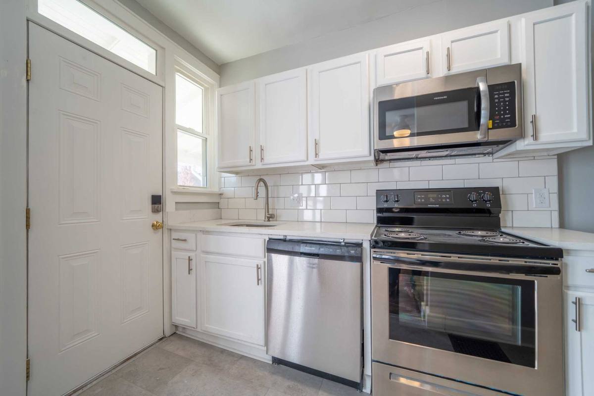 Townhouse for rent at 119 E 7th Ave, Columbus, OH 43201