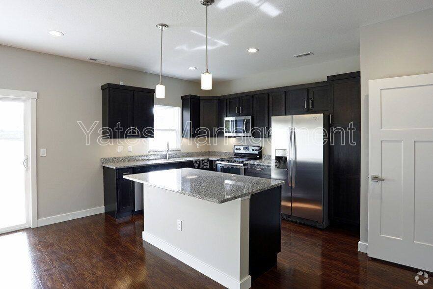 Townhouse for rent at 224 Colonial Dr, Findlay, OH 45840