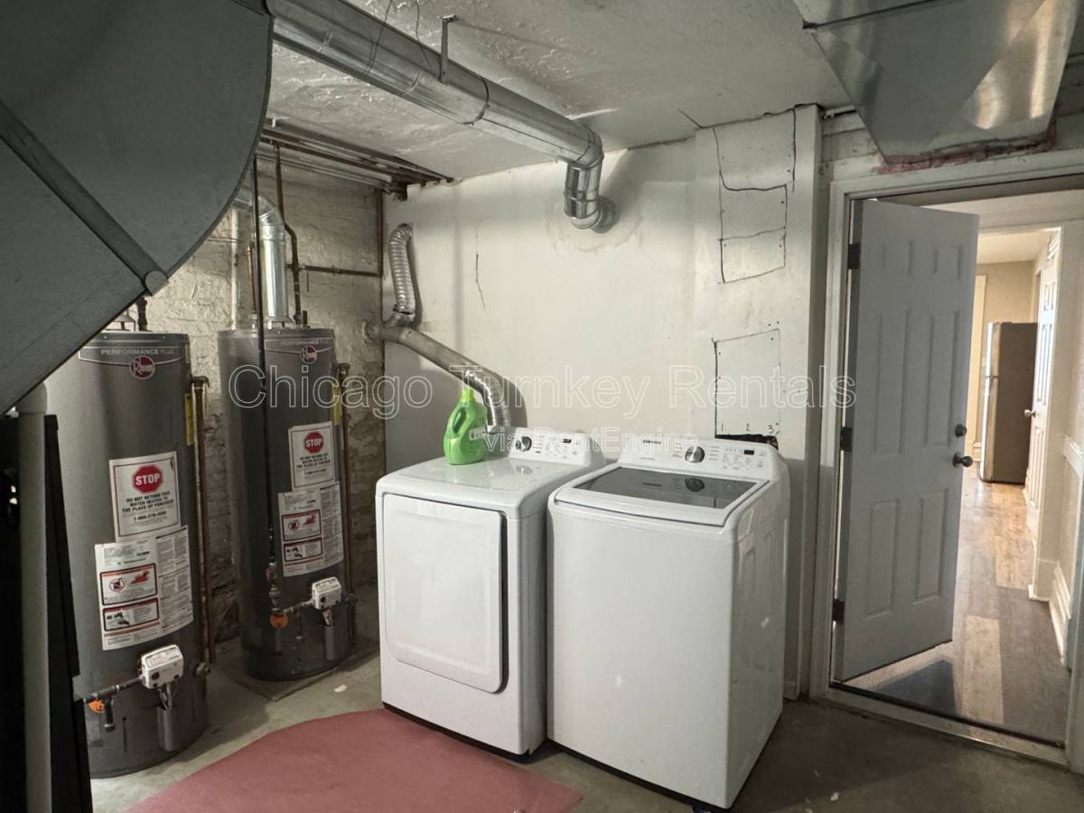 Apartment for rent at 2320 W 23rd St #G, Chicago, IL 60608