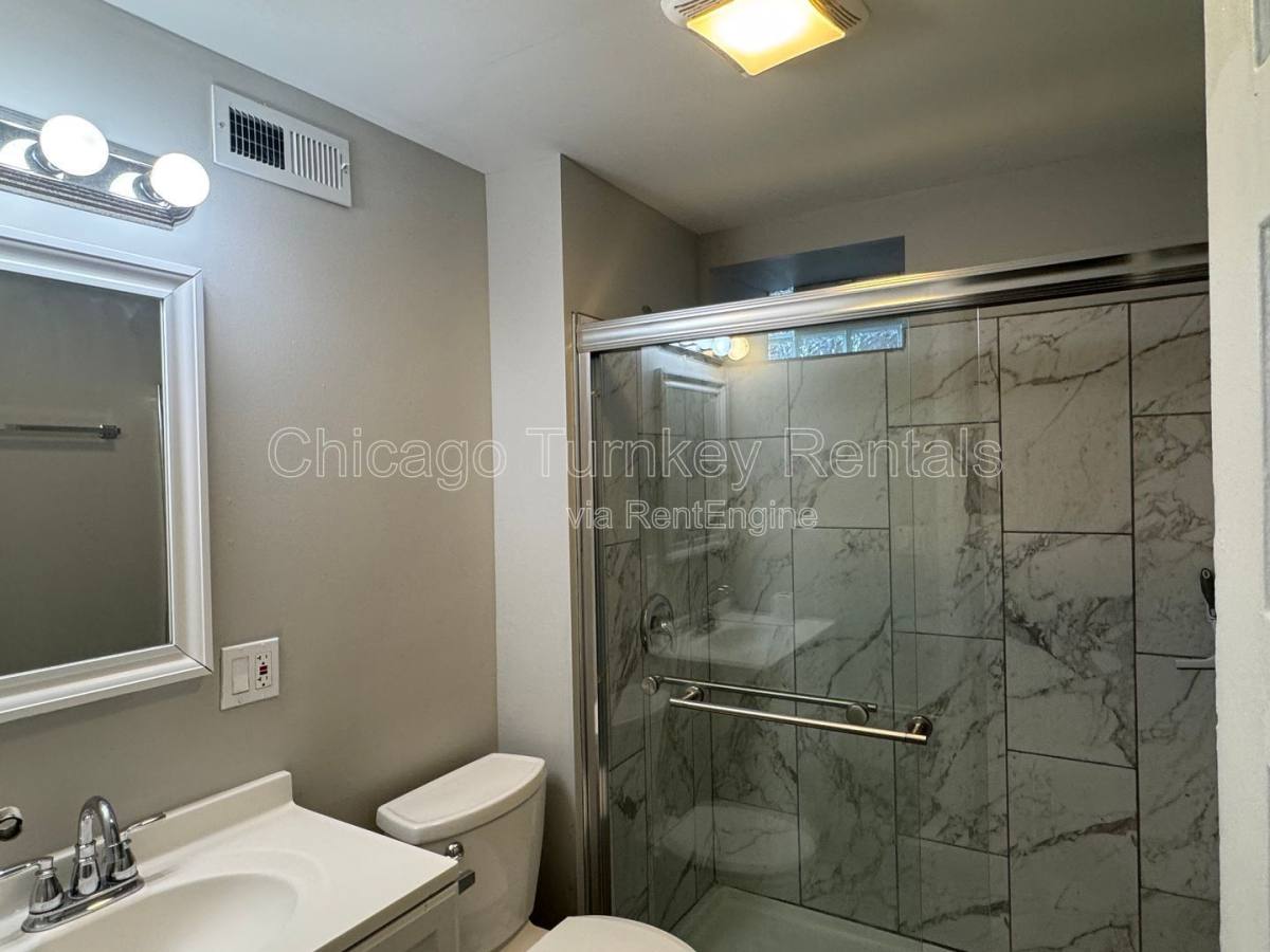 Apartment for rent at 2320 W 23rd St #G, Chicago, IL 60608