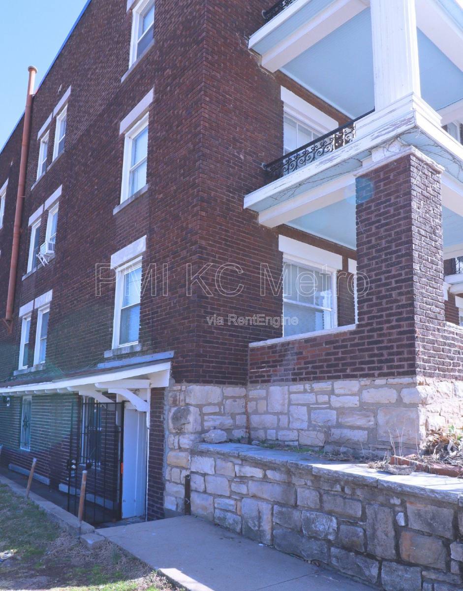 Apartment for rent at 301 Bellefontaine Ave #B, Kansas City, MO 64124