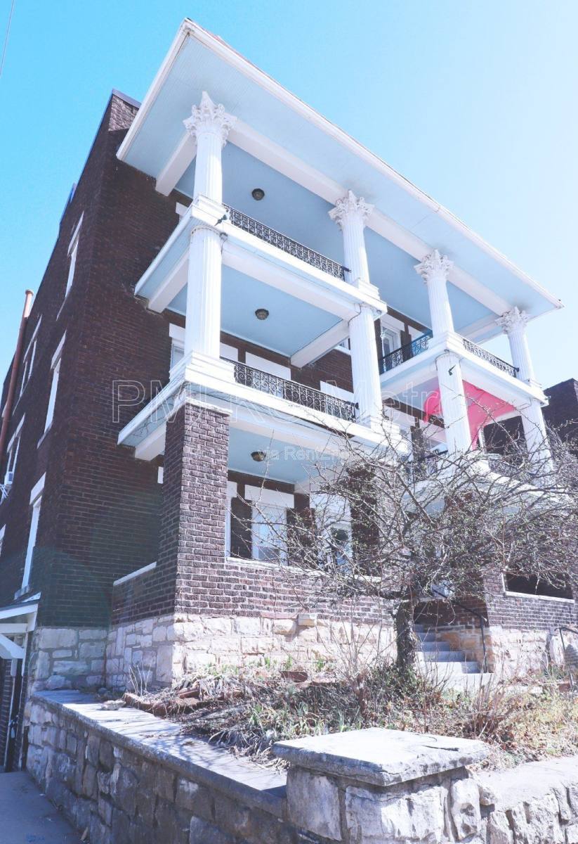 Apartment for rent at 301 Bellefontaine Ave #B, Kansas City, MO 64124
