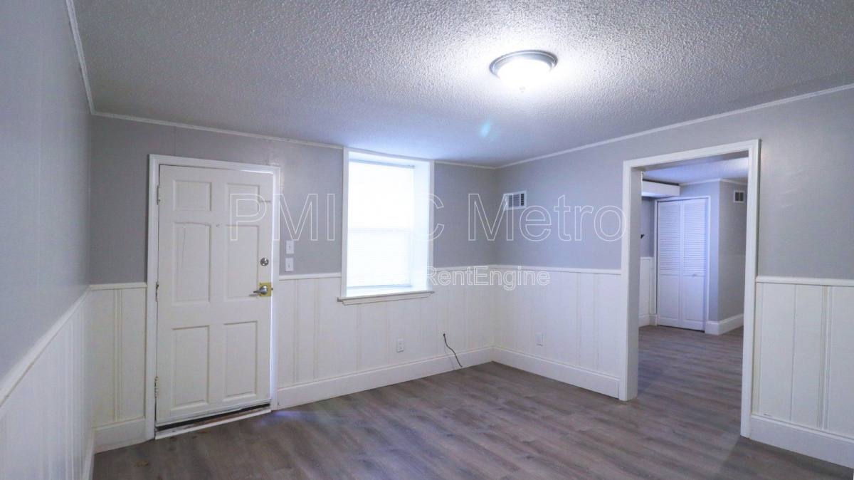 Apartment for rent at 301 Bellefontaine Ave #B, Kansas City, MO 64124