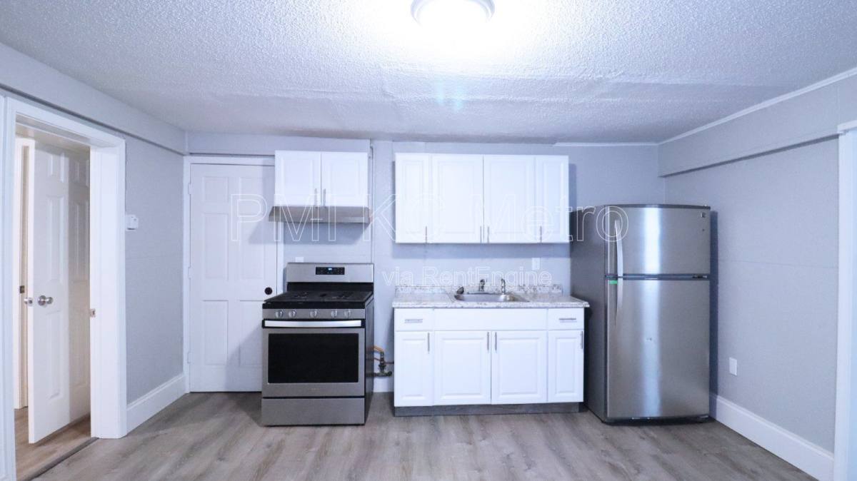 Apartment for rent at 301 Bellefontaine Ave #B, Kansas City, MO 64124