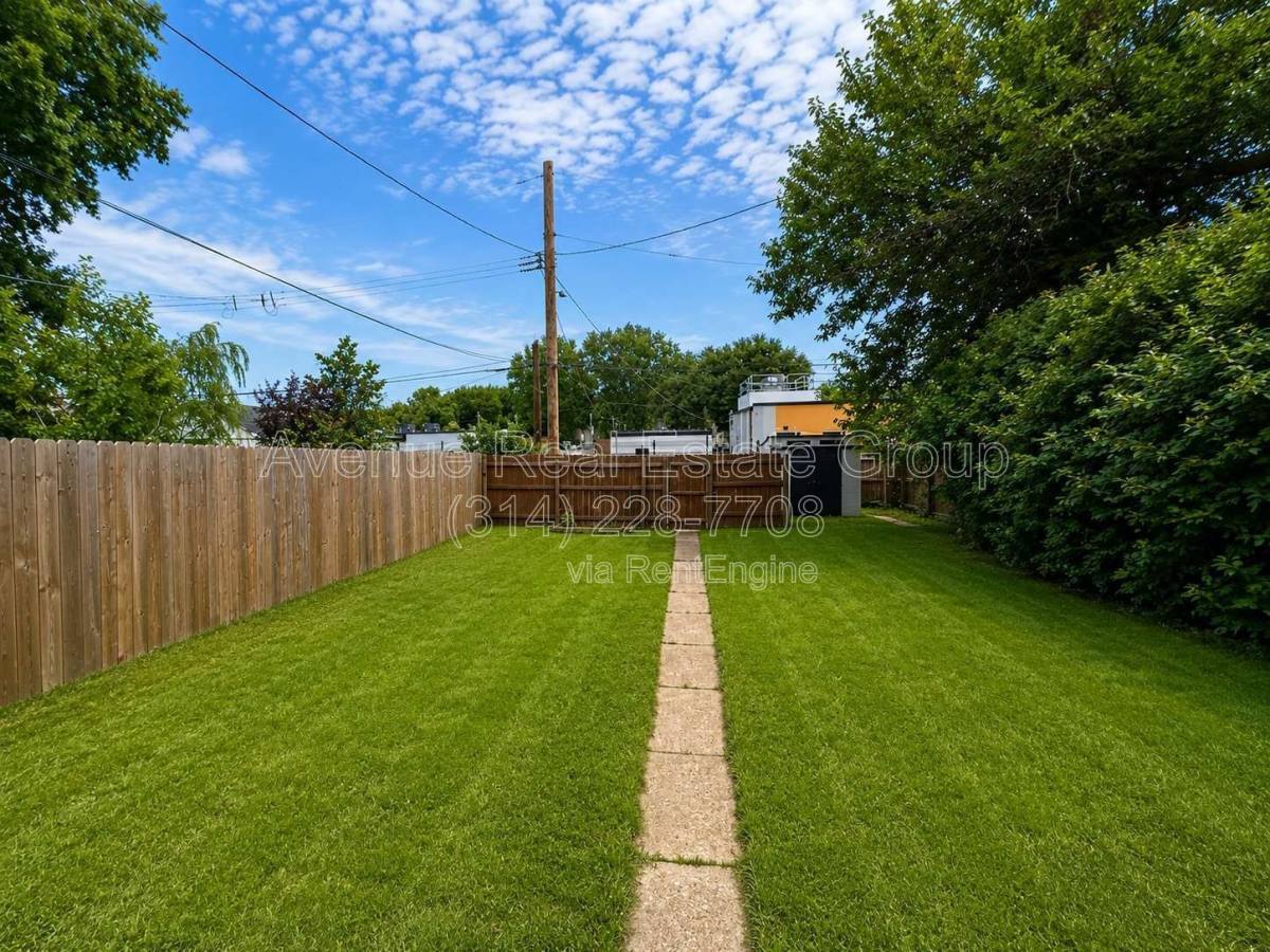 House for rent at 6770 Chamberlain Ave, Saint Louis, MO 63130