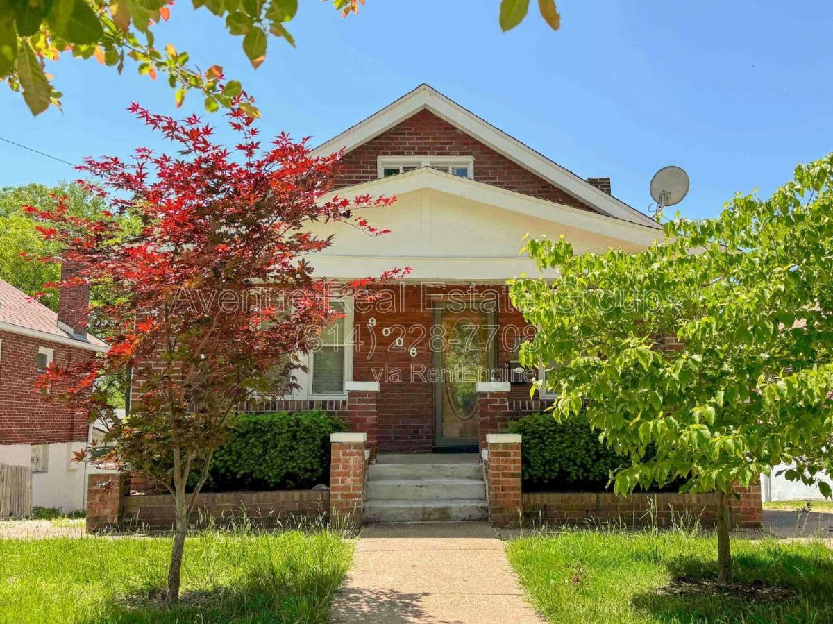 House for rent at 9006 Madge Ave, Saint Louis, MO 63144
