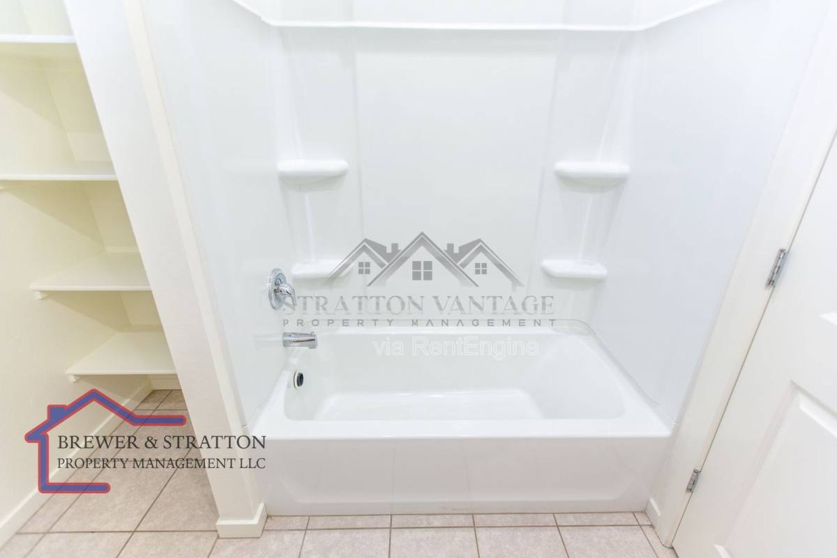 House for rent at 12660 W State Court, Glendale, AZ 85307