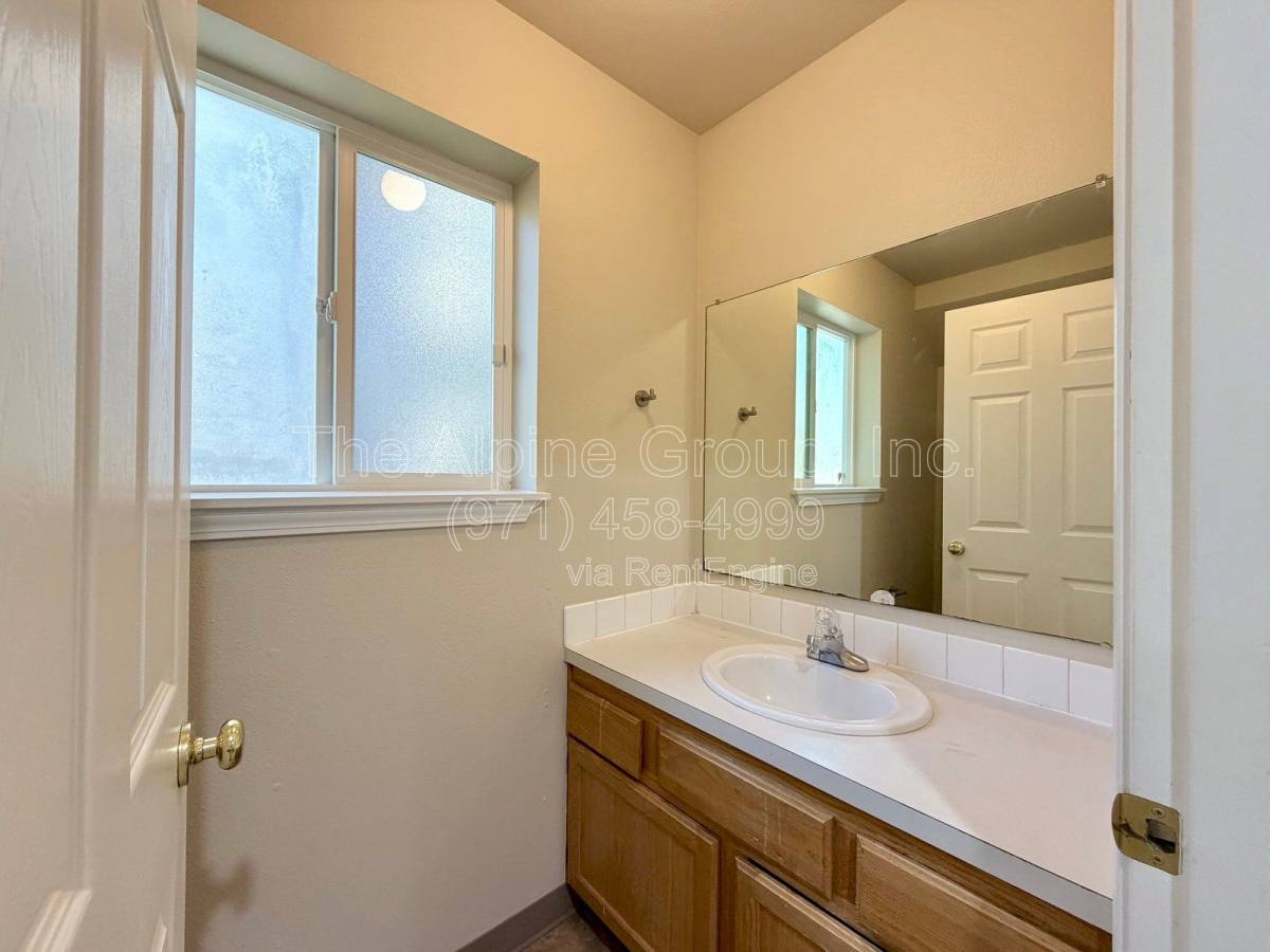 Townhouse for rent at 3986 SW Pinewood Way, Beaverton, OR 97078