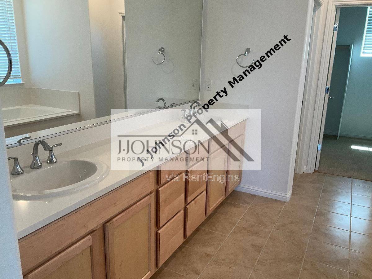 House for rent at 2717 Rabbit Hollow Dr, Lathrop, CA 95330