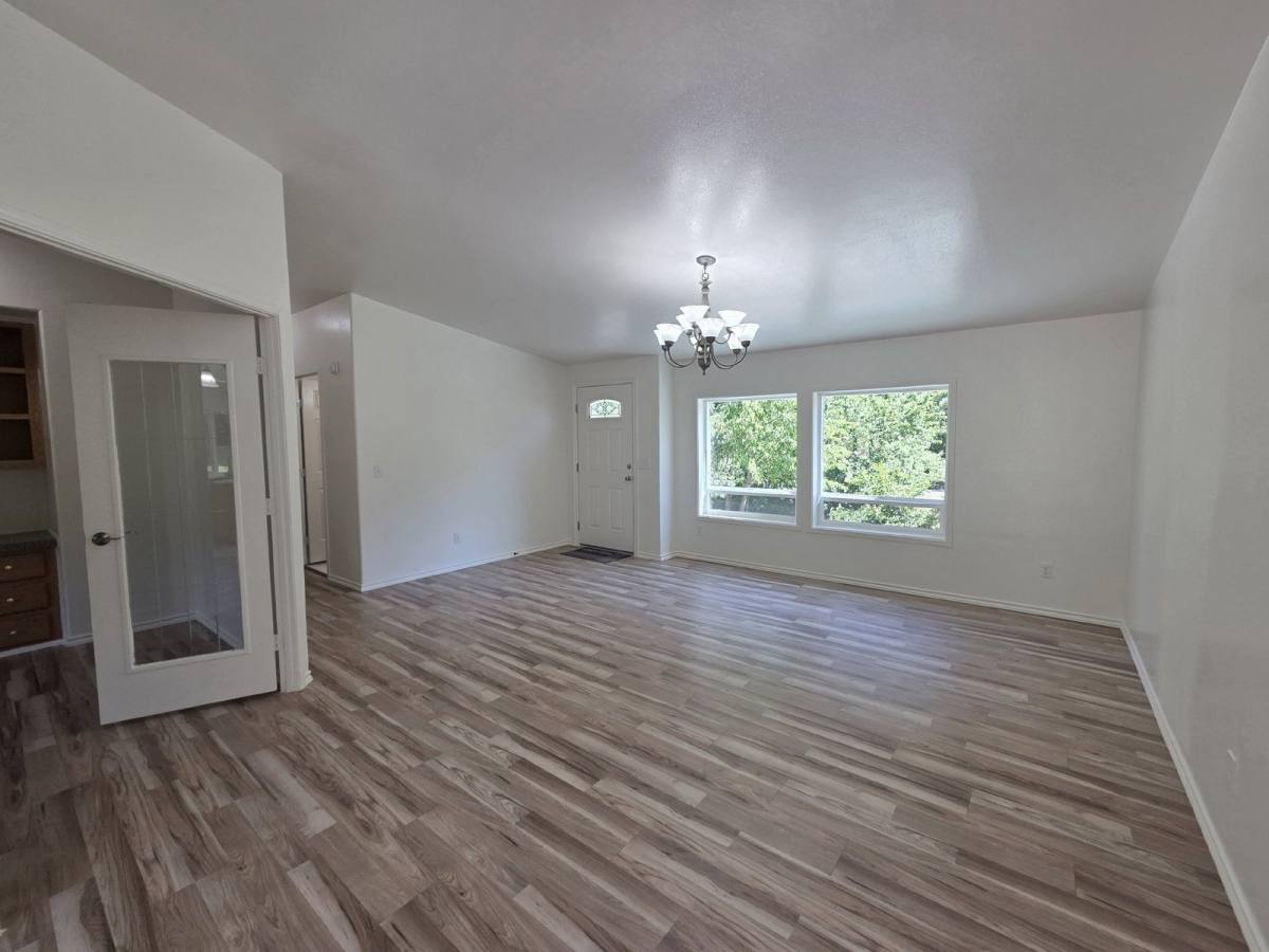 House for rent at 3950 Shoestring Rd, Riddle, OR 97469