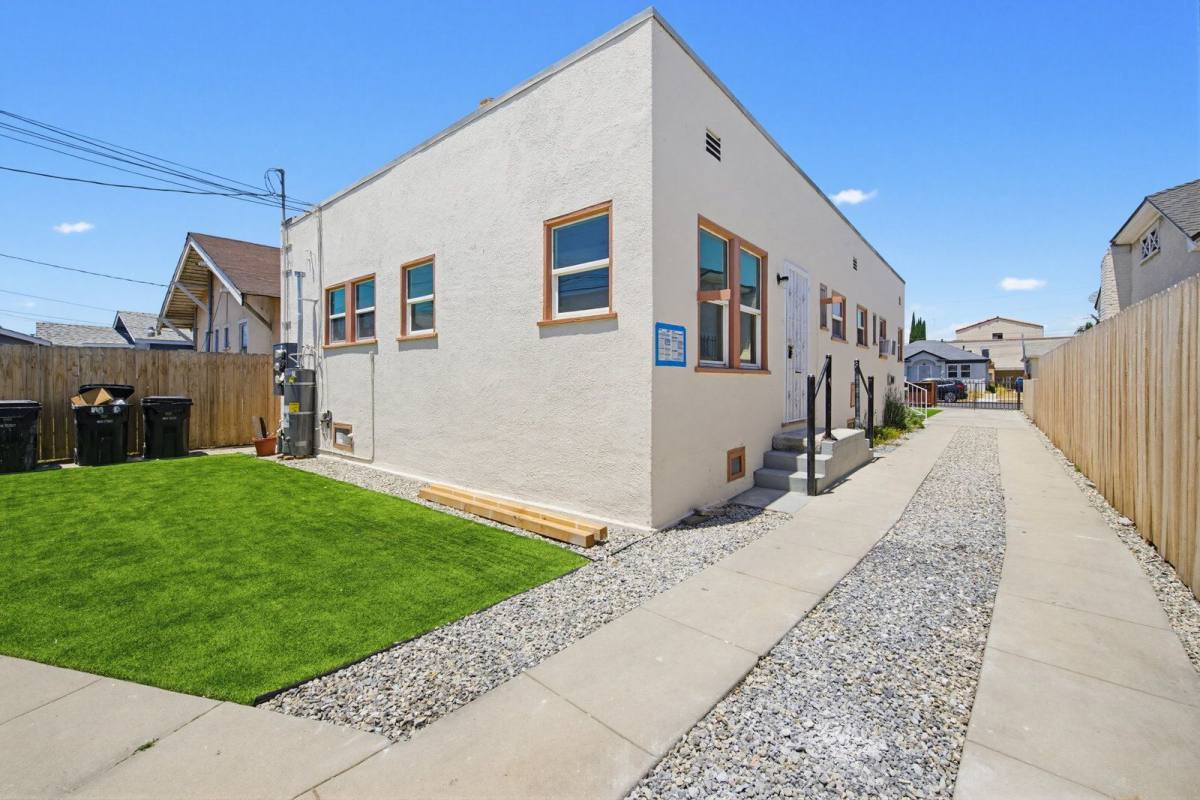 Apartment for rent at 1510 W 52nd St #5, Los Angeles, CA 90062