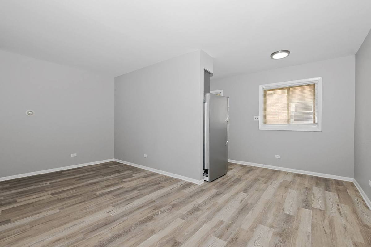 Apartment for rent at 6701 S Troy St, Chicago, IL 60652