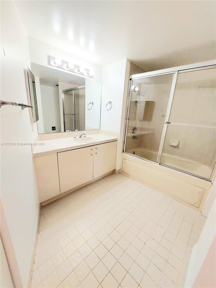 Apartment for rent at 1000 W Island Blvd #2002, North Miami Beach, FL 33160