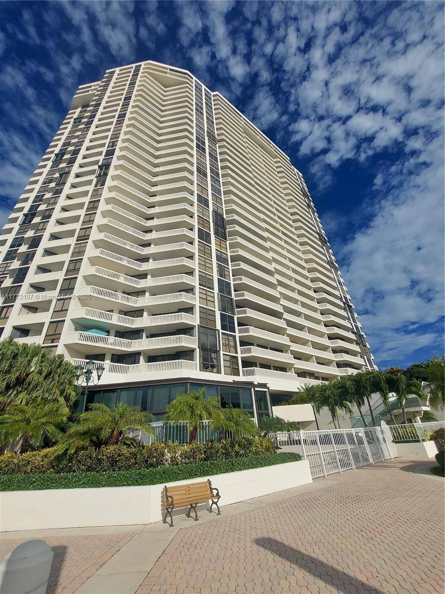 Apartment for rent at 1000 W Island Blvd #2002, North Miami Beach, FL 33160