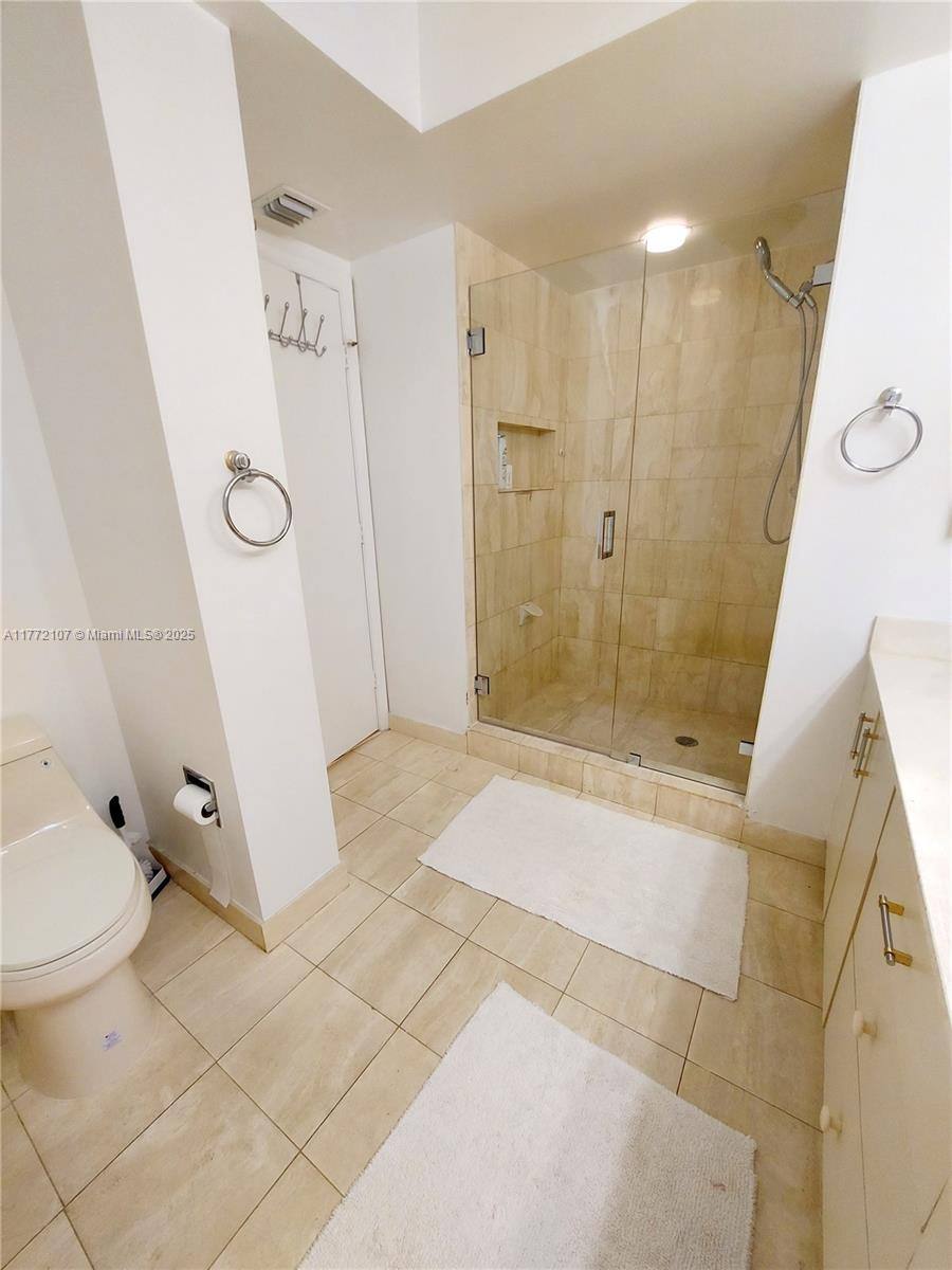 Apartment for rent at 1000 W Island Blvd #2002, North Miami Beach, FL 33160